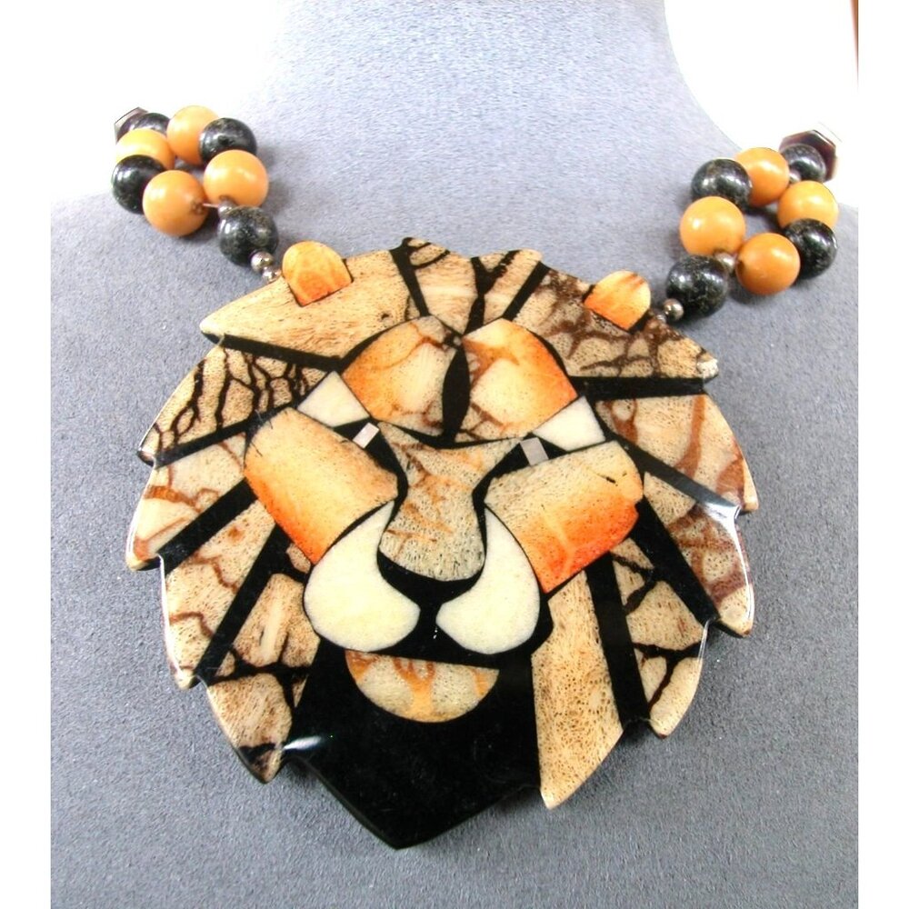 Lion Face Beaded Necklace With Pendant 70's Vintage